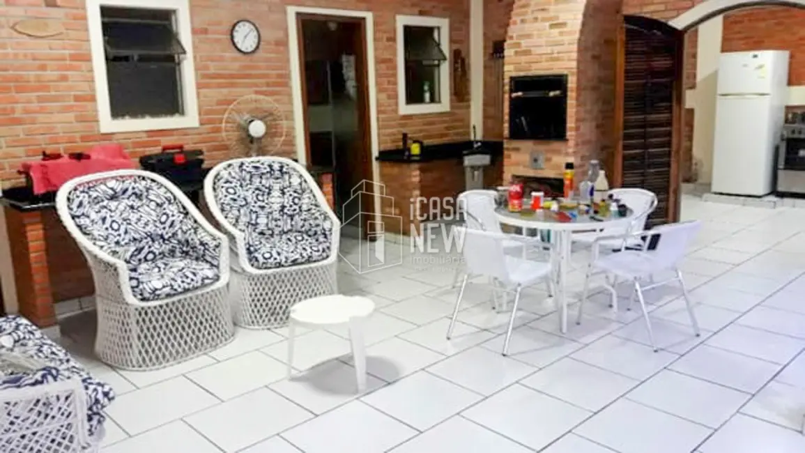 Foto 1 de Casa com 4 quartos à venda, 209m2 em Guaratuba - PR