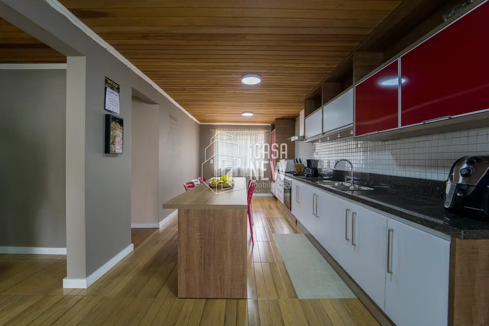 Casa com 4 quartos à venda, 250m2 em Borda do Campo, Sao Jose Dos Pinhais - PR - imagem 7 Foto 7 de Casa com 4 quartos à venda, 250m2 em Borda do Campo, Sao Jose Dos Pinhais - PR