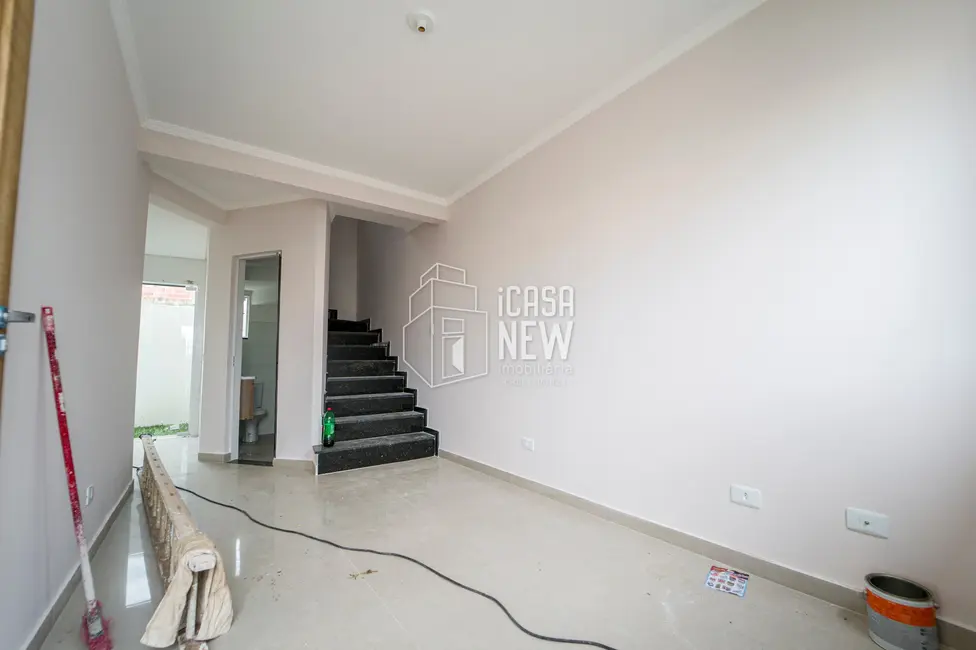 Sobrado com 2 quartos à venda, 70m2 em Sítio Cercado, Curitiba - PR - imagem 3 Foto 3 de Sobrado com 2 quartos à venda, 70m2 em Sítio Cercado, Curitiba - PR