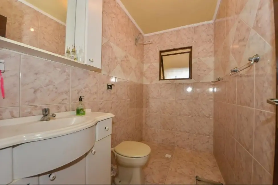 Sobrado com 3 quartos à venda, 130m2 em Hauer, Curitiba - PR - imagem 5 Foto 5 de Sobrado com 3 quartos à venda, 130m2 em Hauer, Curitiba - PR