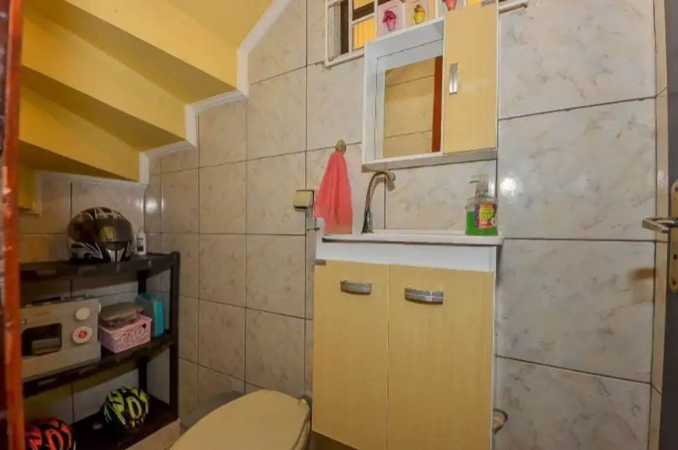 Sobrado com 3 quartos à venda, 130m2 em Hauer, Curitiba - PR - imagem 4 Foto 4 de Sobrado com 3 quartos à venda, 130m2 em Hauer, Curitiba - PR