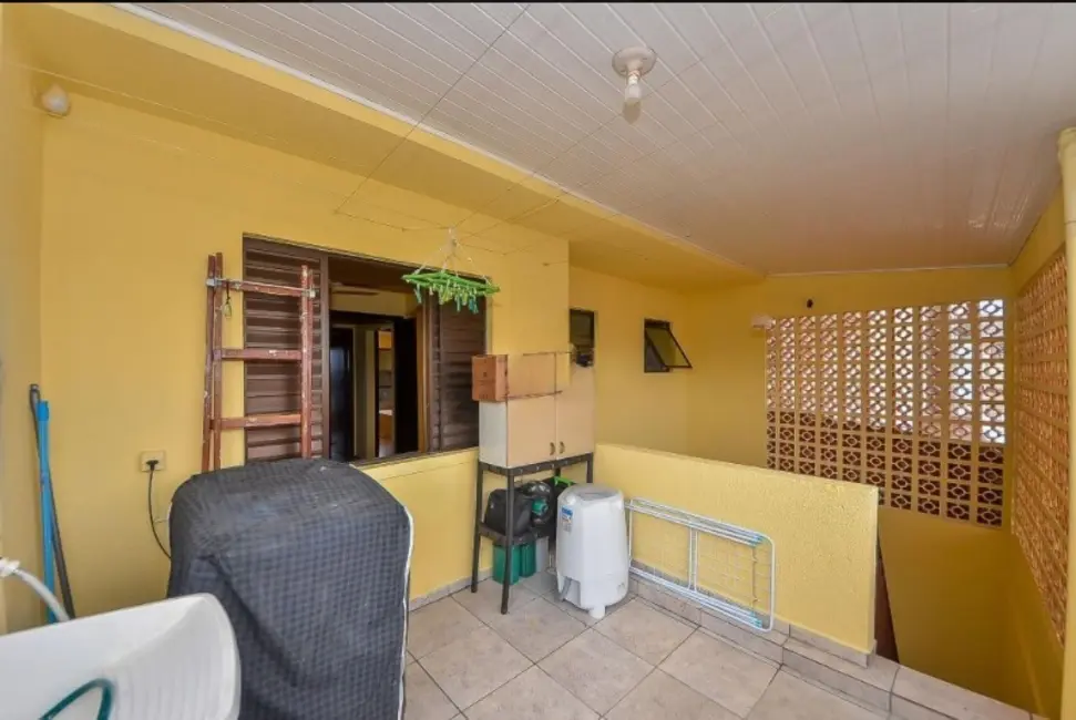 Sobrado com 3 quartos à venda, 130m2 em Hauer, Curitiba - PR - imagem 6 Foto 6 de Sobrado com 3 quartos à venda, 130m2 em Hauer, Curitiba - PR