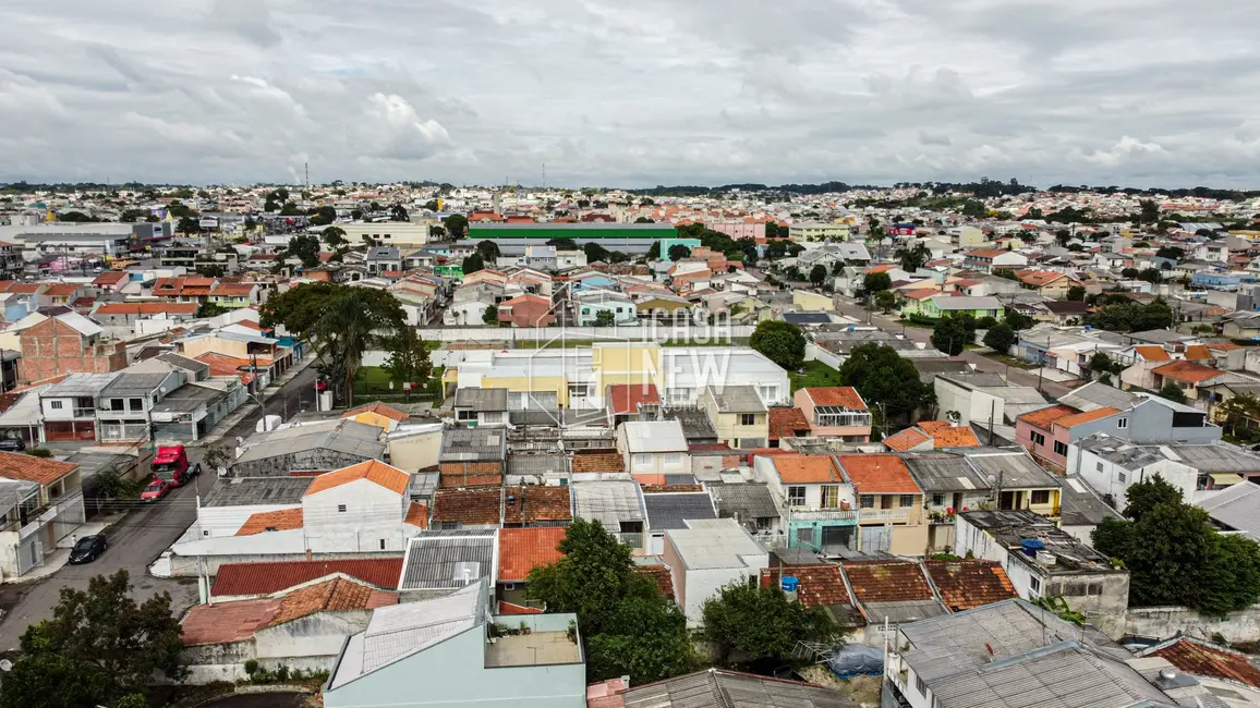 Foto 1 de Casa com 2 quartos à venda, 92m2 em Sítio Cercado, Curitiba - PR