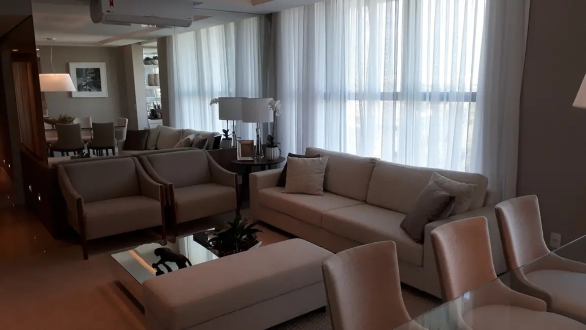 Foto 3 de Apartamento com 3 quartos à venda, 203m2 em Curitiba - PR