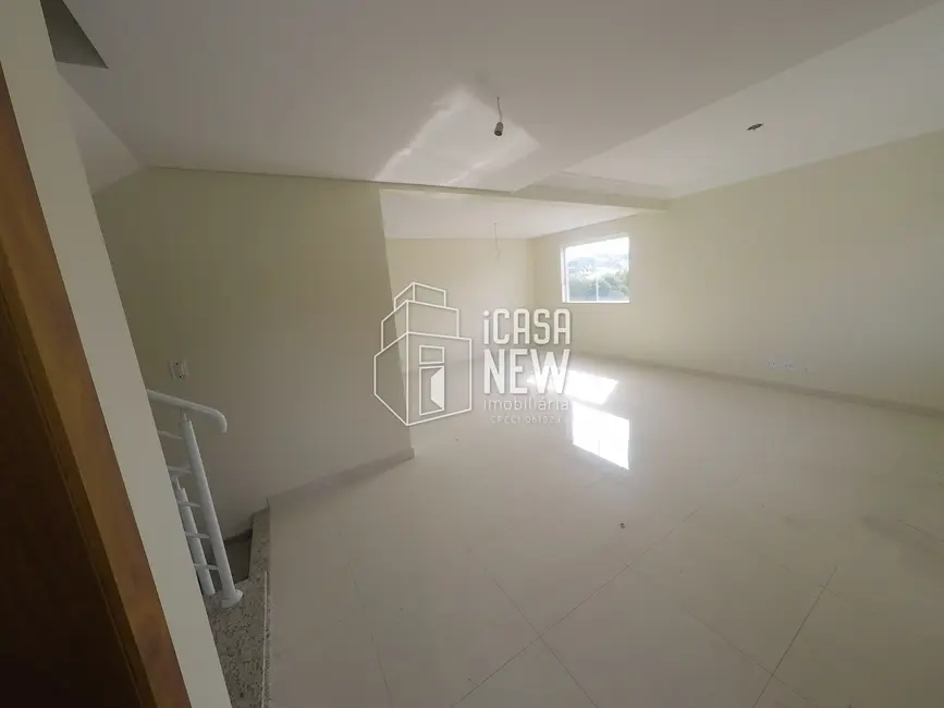 Sobrado com 3 quartos à venda, 160m2 em Jardim das Américas, Curitiba - PR - imagem 3 Foto 3 de Sobrado com 3 quartos à venda, 160m2 em Jardim das Américas, Curitiba - PR