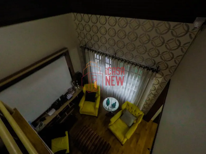 Casa com 3 quartos à venda, 200m2 em Santa Cândida, Curitiba - PR - imagem 4 Foto 4 de Casa com 3 quartos à venda, 200m2 em Santa Cândida, Curitiba - PR