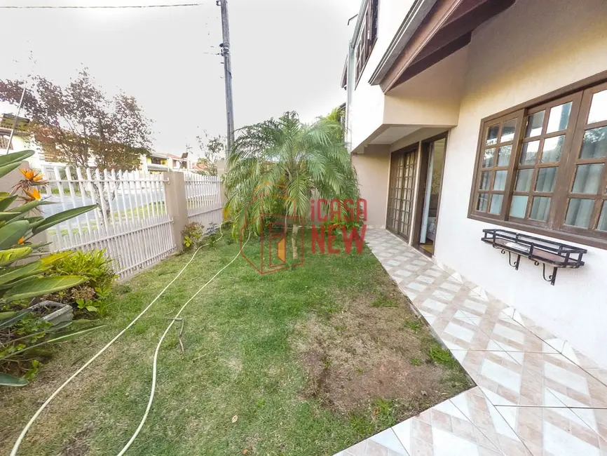 Casa com 3 quartos à venda, 200m2 em Santa Cândida, Curitiba - PR - imagem 3 Foto 3 de Casa com 3 quartos à venda, 200m2 em Santa Cândida, Curitiba - PR