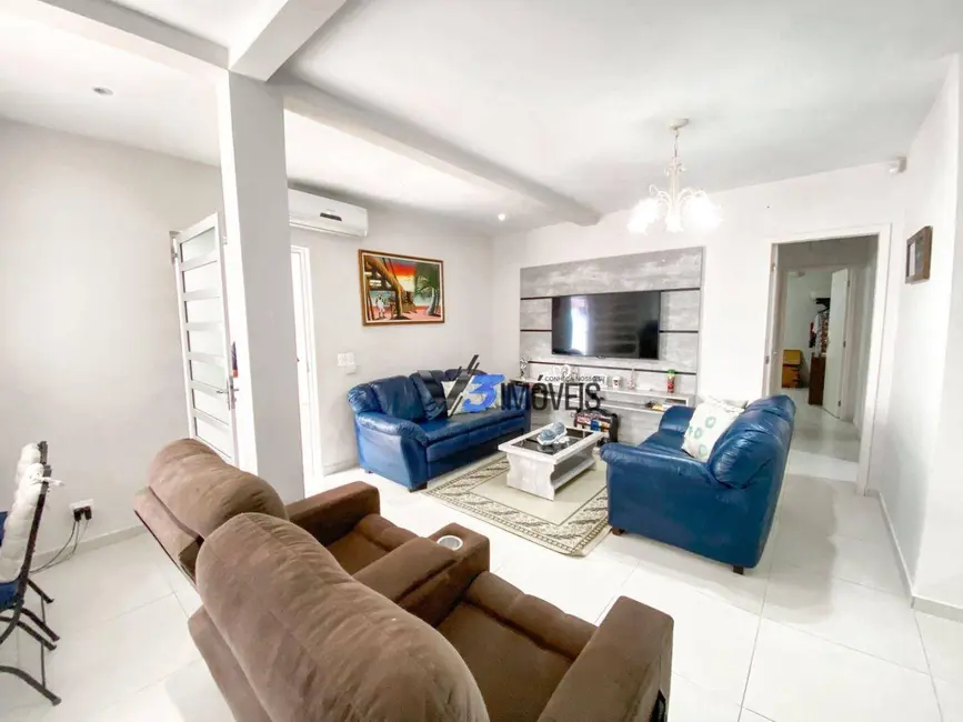 Foto 4 de Casa com 3 quartos à venda, 330m2 em Matinhos - PR