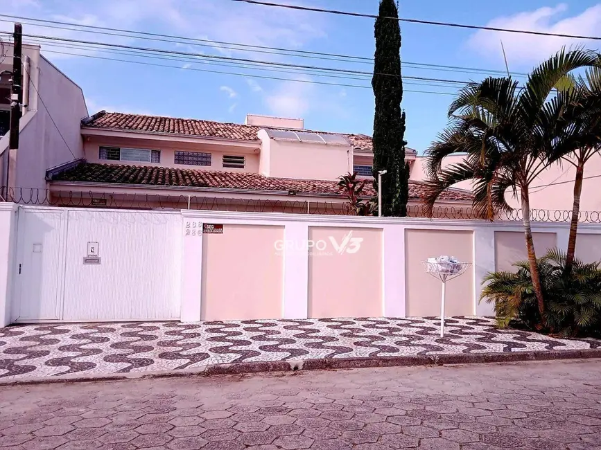 Foto 1 de Sobrado com 4 quartos à venda, 800m2 em Centro, Matinhos - PR