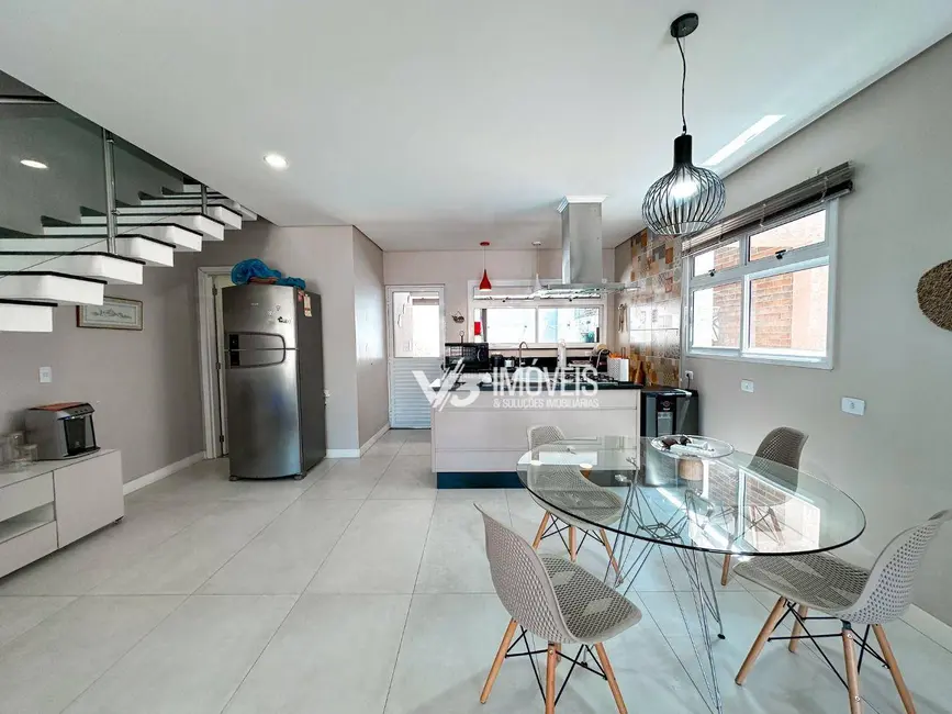 Foto 4 de Sobrado com 4 quartos à venda, 175m2 em Matinhos - PR