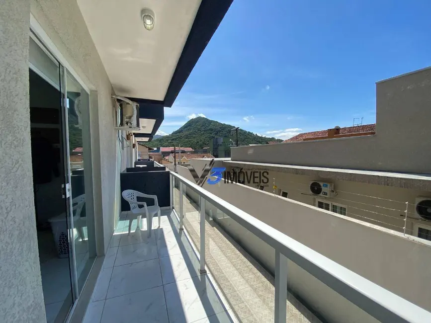 Foto 9 de Sobrado com 4 quartos à venda, 240m2 em Matinhos - PR