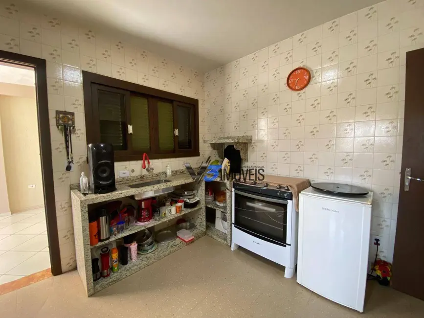 Foto 4 de Sobrado com 8 quartos à venda, 336m2 em Matinhos - PR