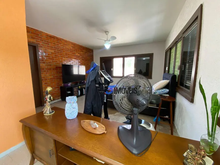 Foto 6 de Sobrado com 8 quartos à venda, 336m2 em Matinhos - PR