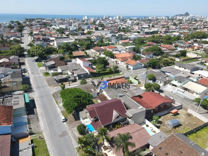 Foto 2 de Sobrado com 8 quartos à venda, 336m2 em Matinhos - PR