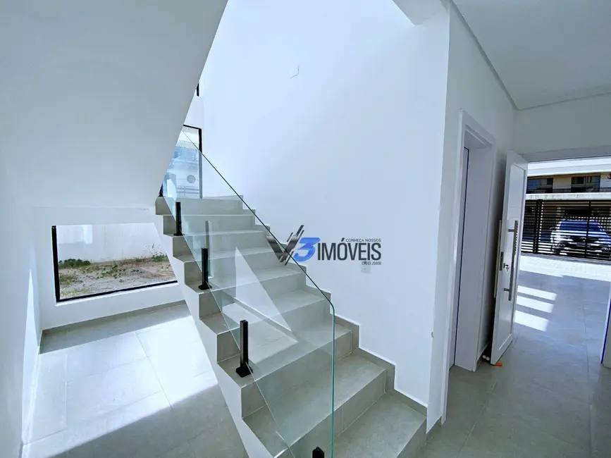 Foto 4 de Sobrado com 3 quartos à venda, 325m2 em Matinhos - PR