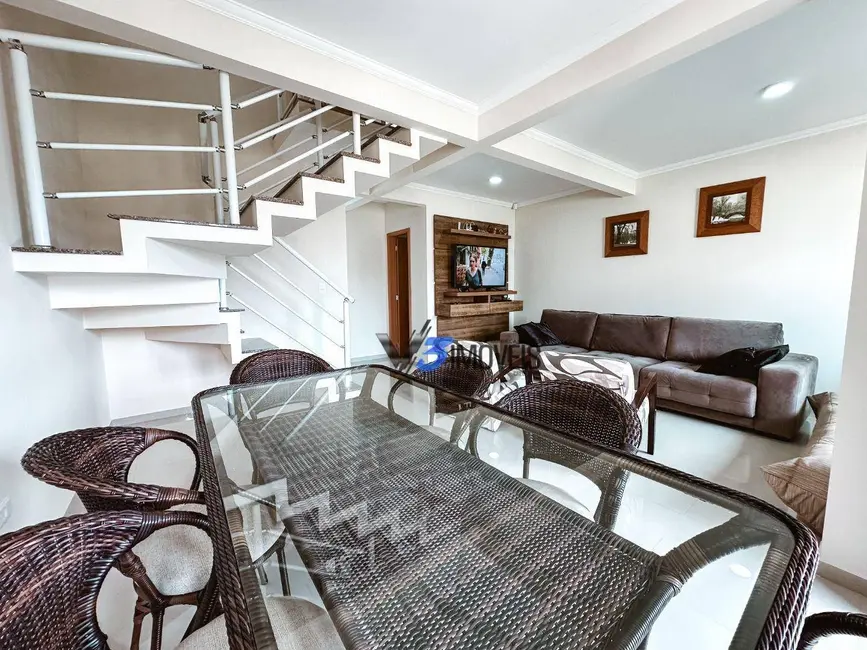 Foto 5 de Sobrado com 3 quartos à venda, 229m2 em Matinhos - PR