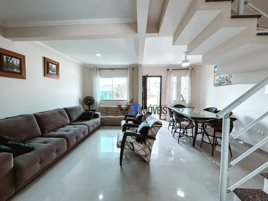 Foto 9 de Sobrado com 3 quartos à venda, 229m2 em Matinhos - PR