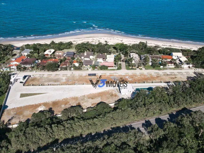Foto 1 de Terreno / Lote à venda, 180m2 em Matinhos - PR