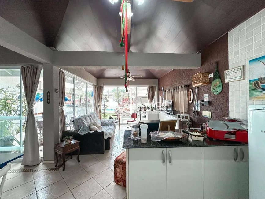 Foto 7 de Casa com 5 quartos à venda, 665m2 em Centro, Matinhos - PR