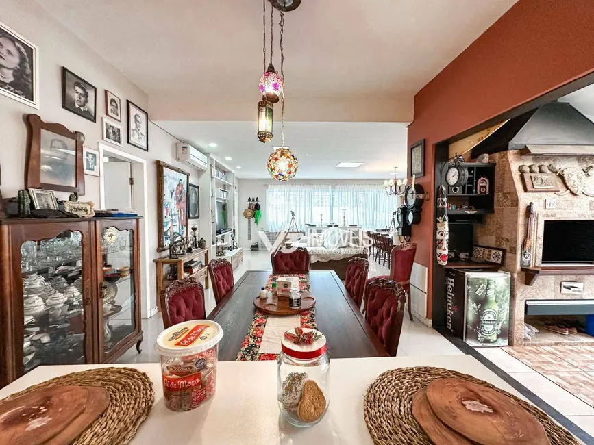 Foto 5 de Casa com 5 quartos à venda, 665m2 em Centro, Matinhos - PR