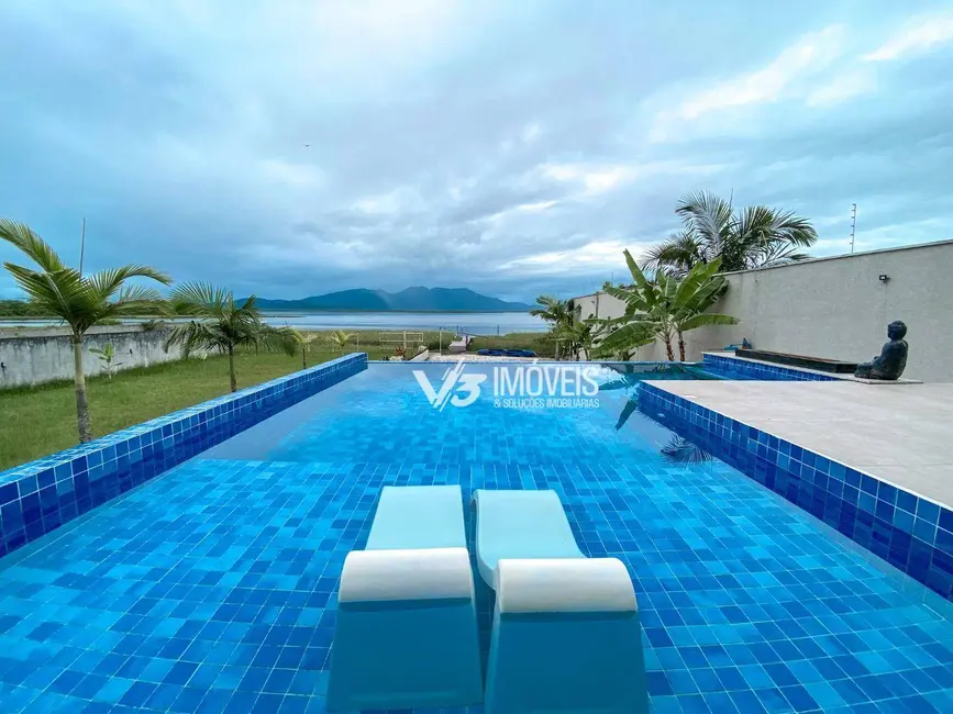 Foto 1 de Casa com 4 quartos à venda, 621m2 em Guaratuba - PR