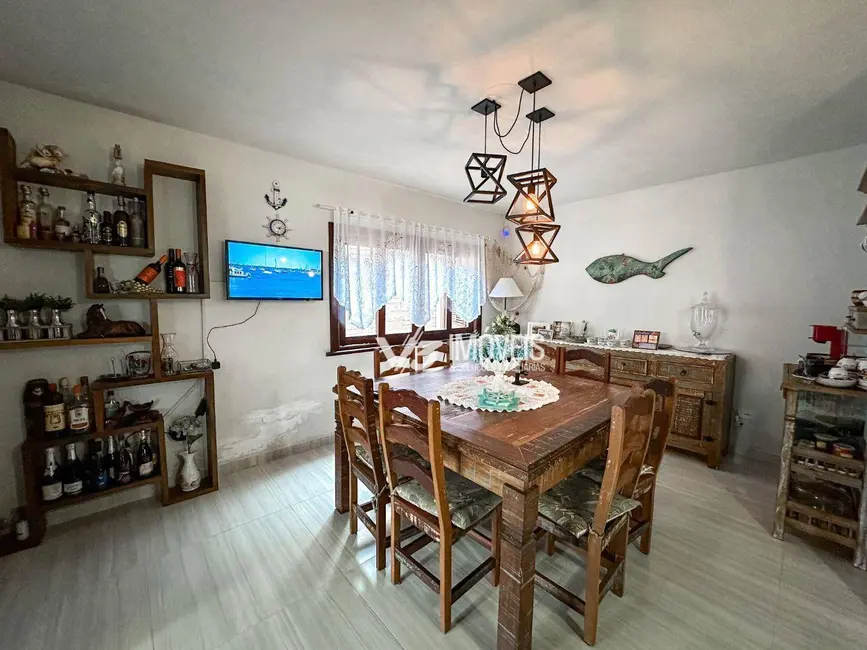 Casa com 4 quartos à venda, 261m2 em Matinhos - PR - imagem 7 Foto 7 de Casa com 4 quartos à venda, 261m2 em Matinhos - PR