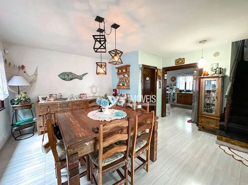 Casa com 4 quartos à venda, 261m2 em Matinhos - PR - imagem 8 Foto 8 de Casa com 4 quartos à venda, 261m2 em Matinhos - PR