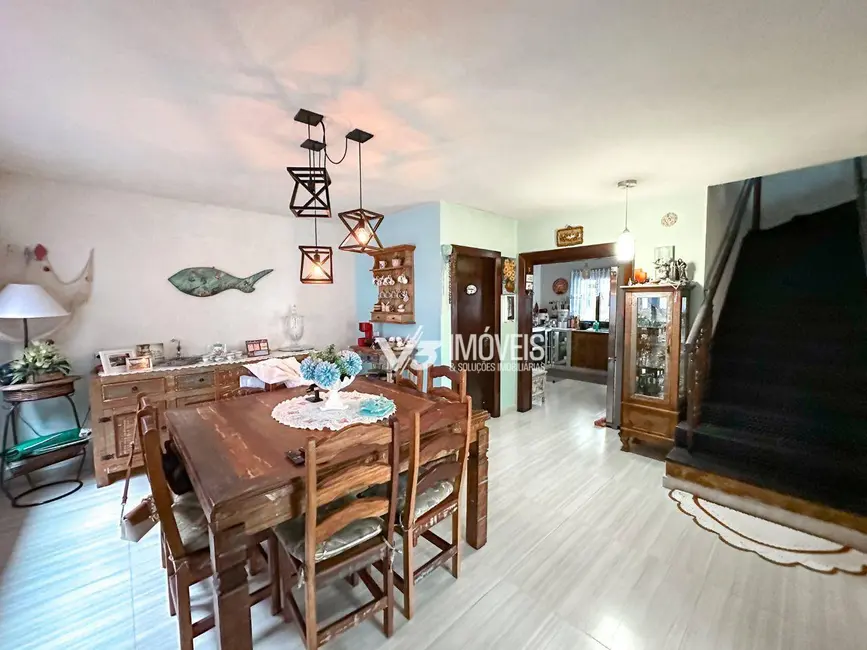 Casa com 4 quartos à venda, 261m2 em Matinhos - PR - imagem 5 Foto 5 de Casa com 4 quartos à venda, 261m2 em Matinhos - PR