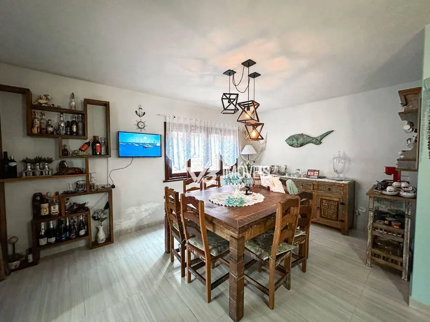 Casa com 4 quartos à venda, 261m2 em Matinhos - PR - imagem 6 Foto 6 de Casa com 4 quartos à venda, 261m2 em Matinhos - PR