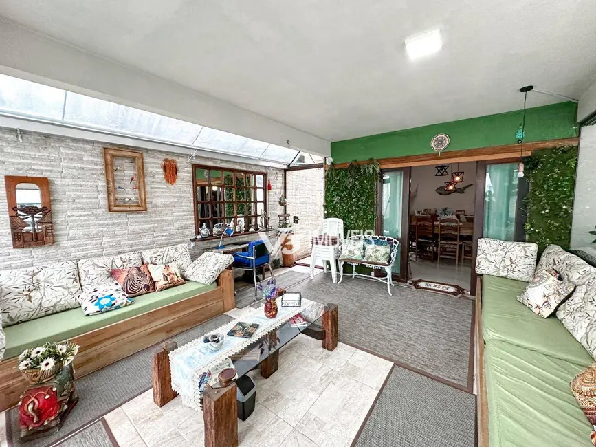 Casa com 4 quartos à venda, 261m2 em Matinhos - PR - imagem 4 Foto 4 de Casa com 4 quartos à venda, 261m2 em Matinhos - PR