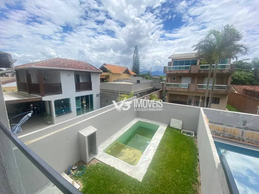 Foto 4 de Sobrado com 4 quartos à venda, 216m2 em Matinhos - PR