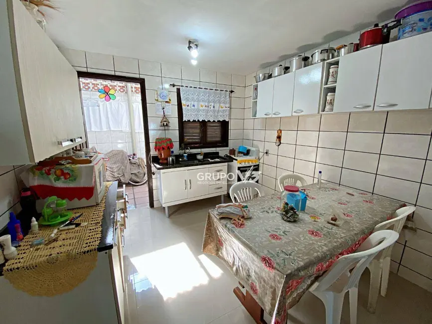 Foto 5 de Sobrado com 3 quartos à venda, 80m2 em Matinhos - PR