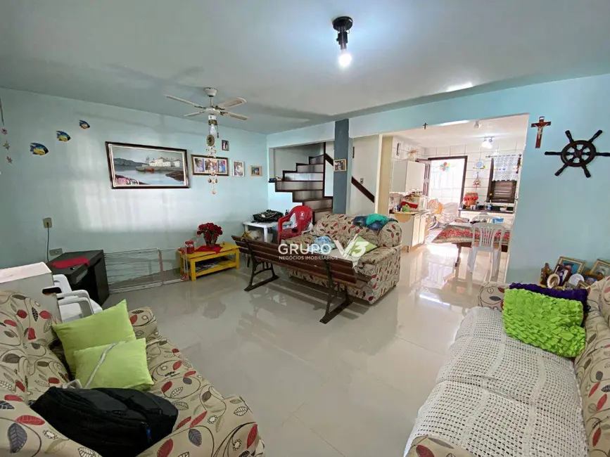 Foto 4 de Sobrado com 3 quartos à venda, 80m2 em Matinhos - PR