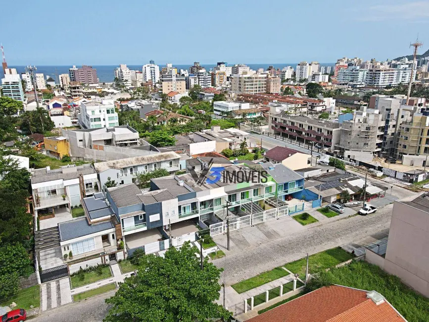 Foto 3 de Sobrado com 3 quartos à venda, 192m2 em Centro, Matinhos - PR