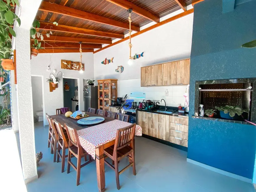 Foto 8 de Sobrado com 3 quartos à venda, 192m2 em Centro, Matinhos - PR