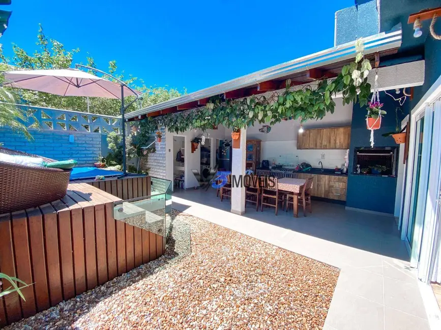 Foto 9 de Sobrado com 3 quartos à venda, 192m2 em Centro, Matinhos - PR