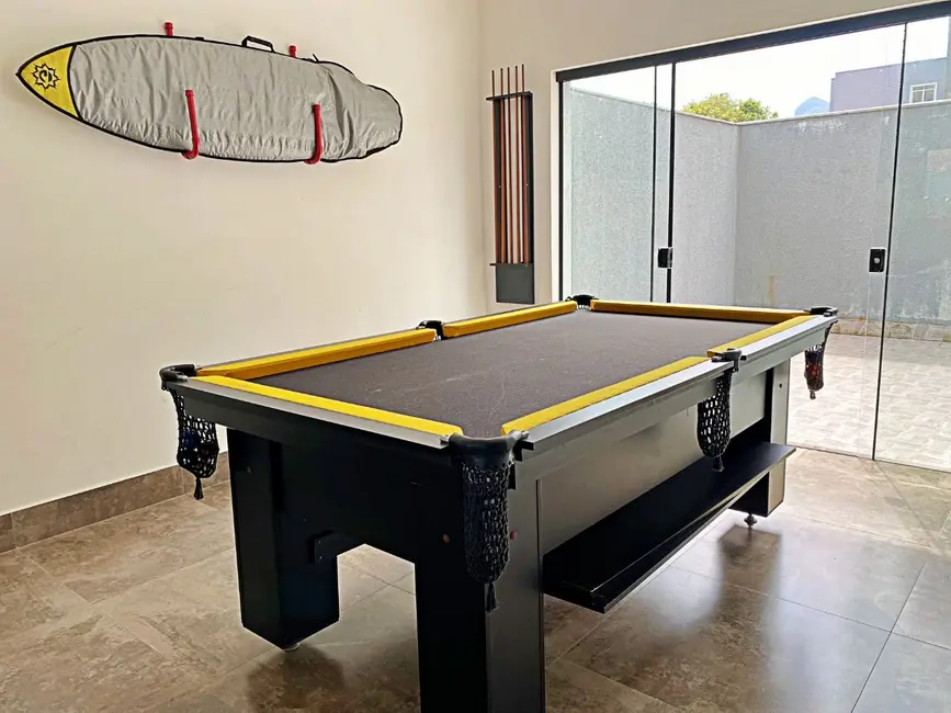 Foto 9 de Sobrado com 5 quartos à venda, 243m2 em Matinhos - PR