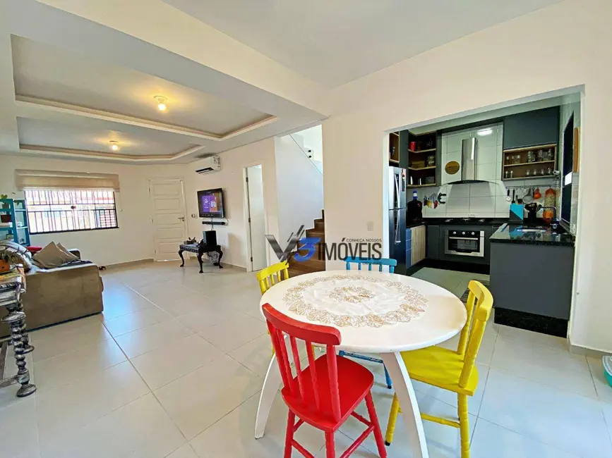 Sobrado com 3 quartos à venda, 177m2 em Matinhos - PR - imagem 8 Foto 8 de Sobrado com 3 quartos à venda, 177m2 em Matinhos - PR