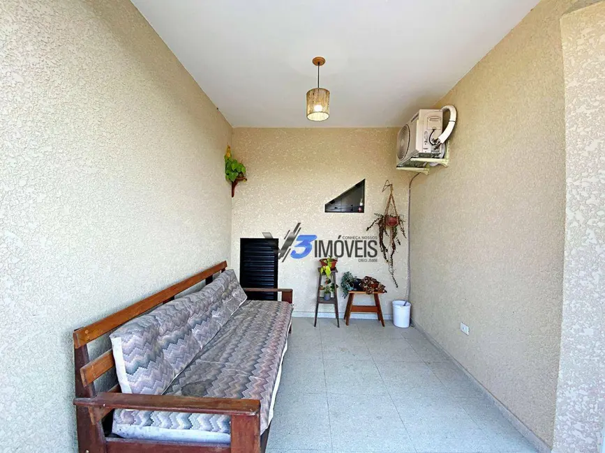 Sobrado com 3 quartos à venda, 177m2 em Matinhos - PR - imagem 4 Foto 4 de Sobrado com 3 quartos à venda, 177m2 em Matinhos - PR