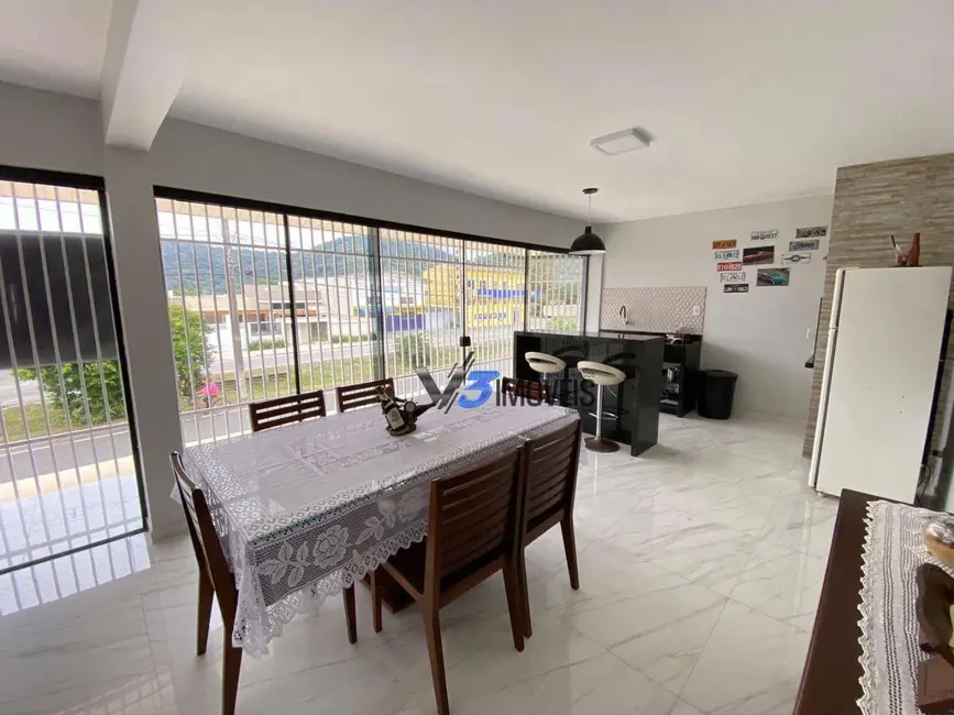 Sobrado com 3 quartos à venda, 576m2 em Centro, Matinhos - PR - imagem 5 Foto 5 de Sobrado com 3 quartos à venda, 576m2 em Centro, Matinhos - PR