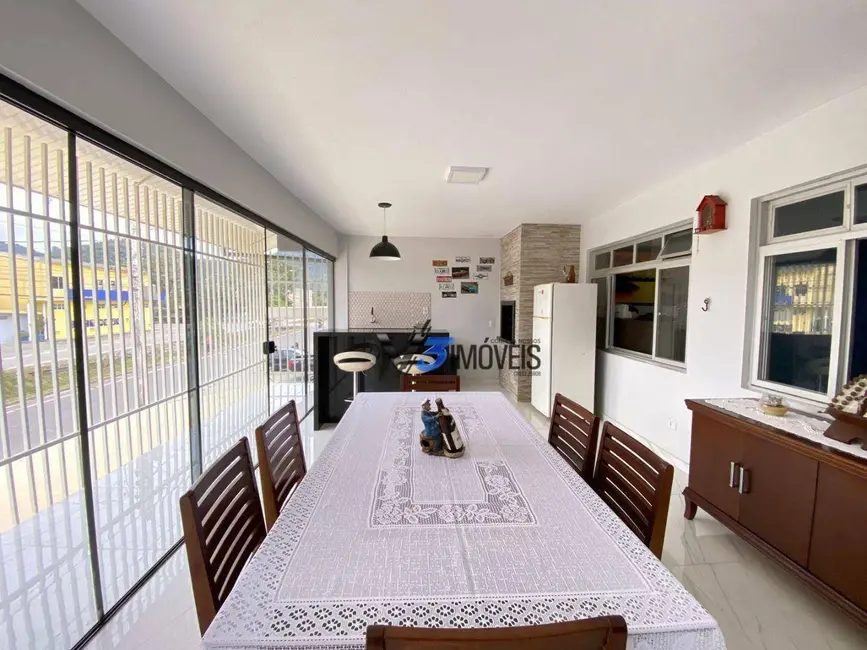 Sobrado com 3 quartos à venda, 576m2 em Centro, Matinhos - PR - imagem 6 Foto 6 de Sobrado com 3 quartos à venda, 576m2 em Centro, Matinhos - PR