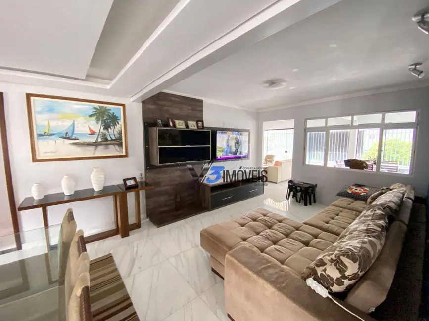 Sobrado com 3 quartos à venda, 576m2 em Centro, Matinhos - PR - imagem 3 Foto 3 de Sobrado com 3 quartos à venda, 576m2 em Centro, Matinhos - PR