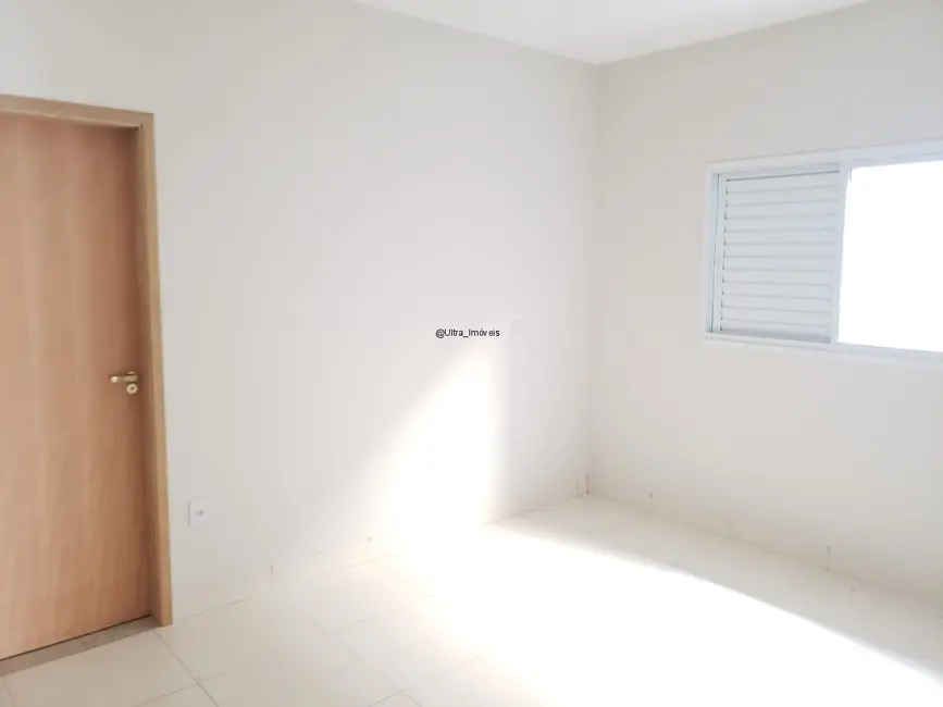 Foto 6 de Casa com 2 quartos à venda, 83m2 em Uberlandia - MG