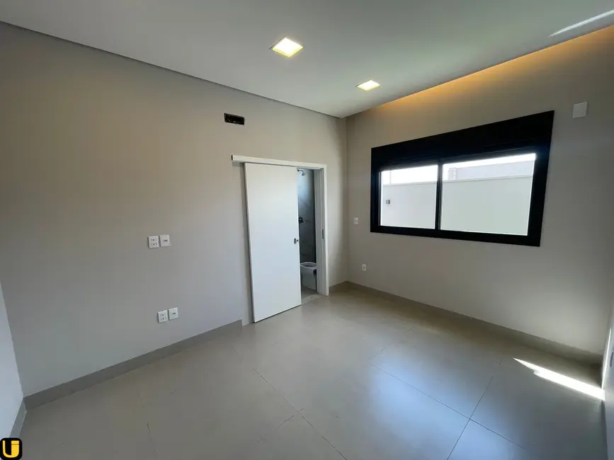 Casa de Condomínio com 4 quartos à venda, 420m2 em Laranjeiras, Uberlandia - MG - imagem 8 Foto 8 de Casa de Condomínio com 4 quartos à venda, 420m2 em Laranjeiras, Uberlandia - MG