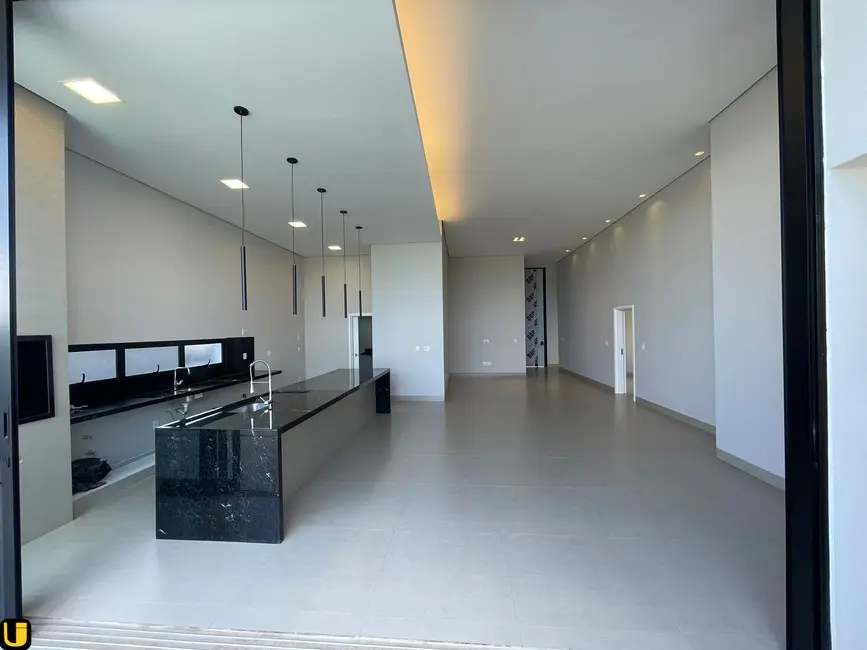 Casa de Condomínio com 4 quartos à venda, 420m2 em Laranjeiras, Uberlandia - MG - imagem 5 Foto 5 de Casa de Condomínio com 4 quartos à venda, 420m2 em Laranjeiras, Uberlandia - MG