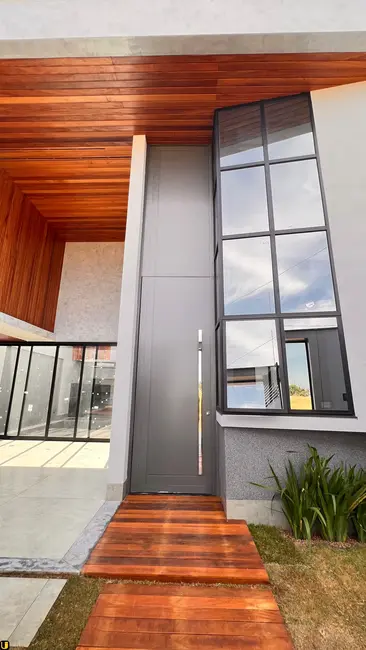 Foto 1 de Casa de Condomínio com 3 quartos à venda, 286m2 em Uberlandia - MG