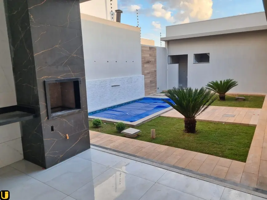 Foto 1 de Casa com 3 quartos à venda, 300m2 em Uberlandia - MG