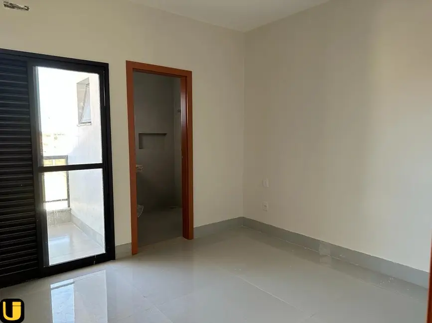 Foto 9 de Casa com 3 quartos à venda, 150m2 em Novo Mundo, Uberlandia - MG