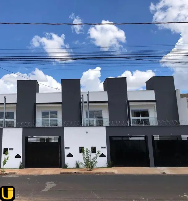 Foto 1 de Casa com 2 quartos à venda, 100m2 em Novo Mundo, Uberlandia - MG