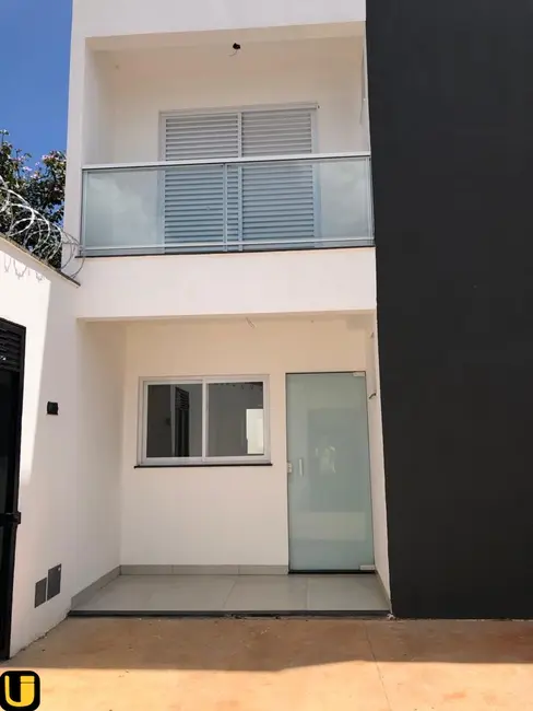 Foto 3 de Casa com 2 quartos à venda, 100m2 em Novo Mundo, Uberlandia - MG